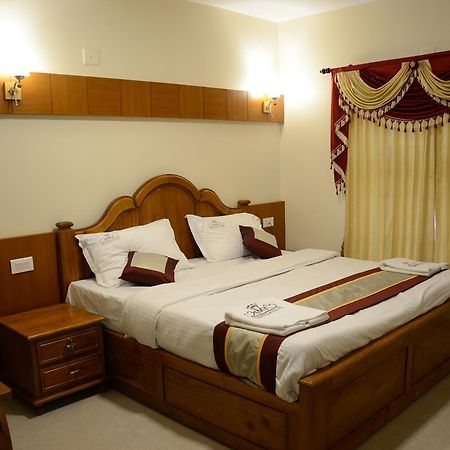 Hotel Vasantham Palace Ooty Esterno foto