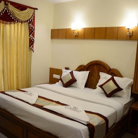 Hotel Vasantham Palace Ooty Esterno foto