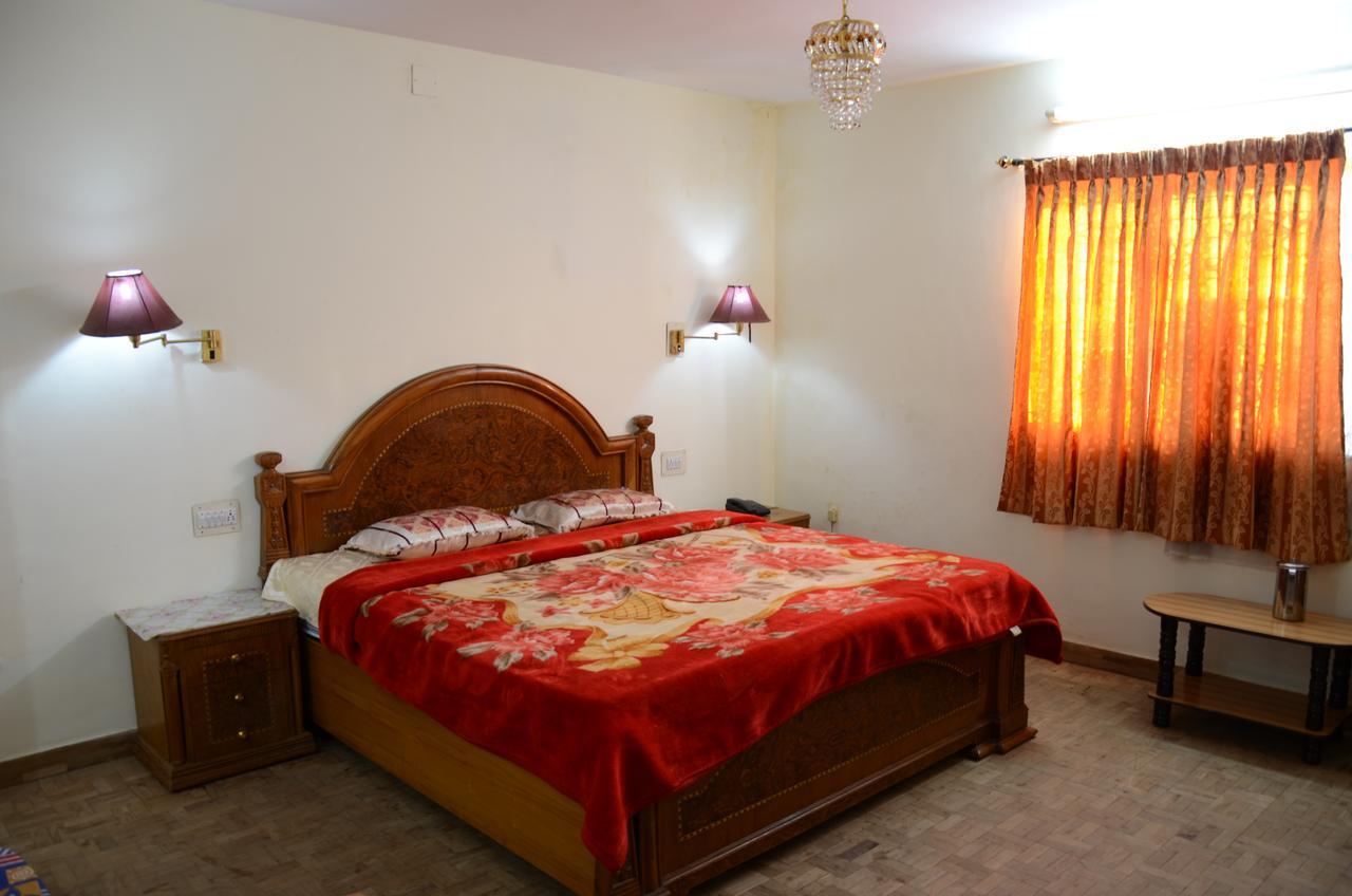 Hotel Vasantham Palace Ooty Esterno foto