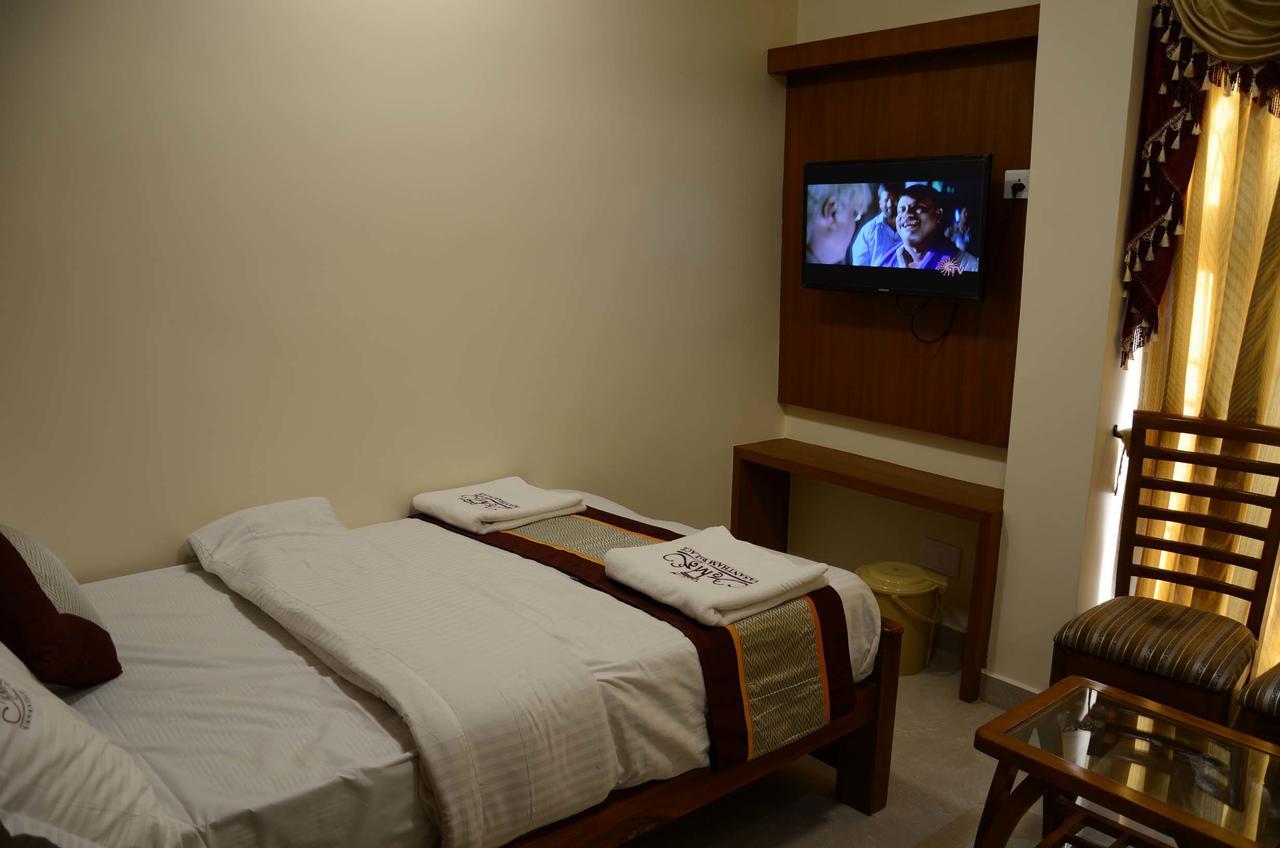 Hotel Vasantham Palace Ooty Esterno foto